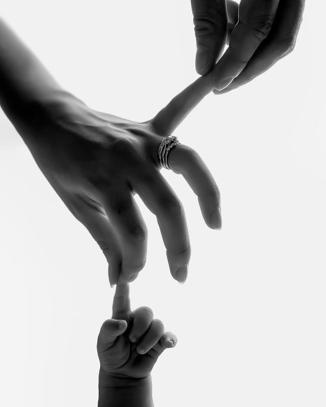 Há detalhes que um dia vão significar tudo.Quando pensamos em fotografias de bebé, pensamos logo (1)