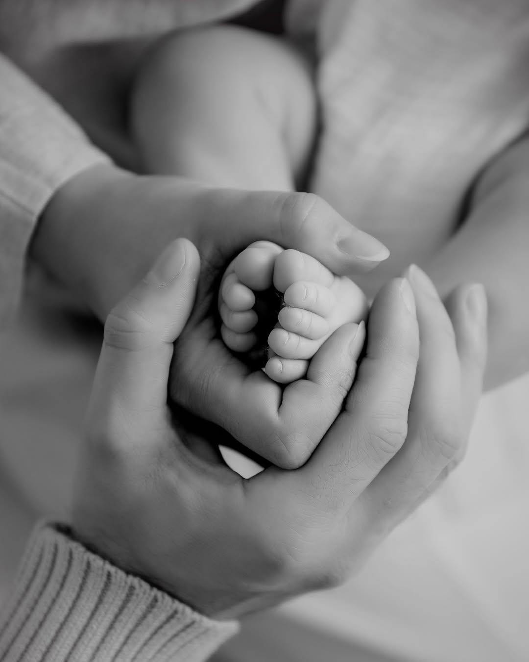 Há detalhes que um dia vão significar tudo.Quando pensamos em fotografias de bebé, pensamos logo (3)