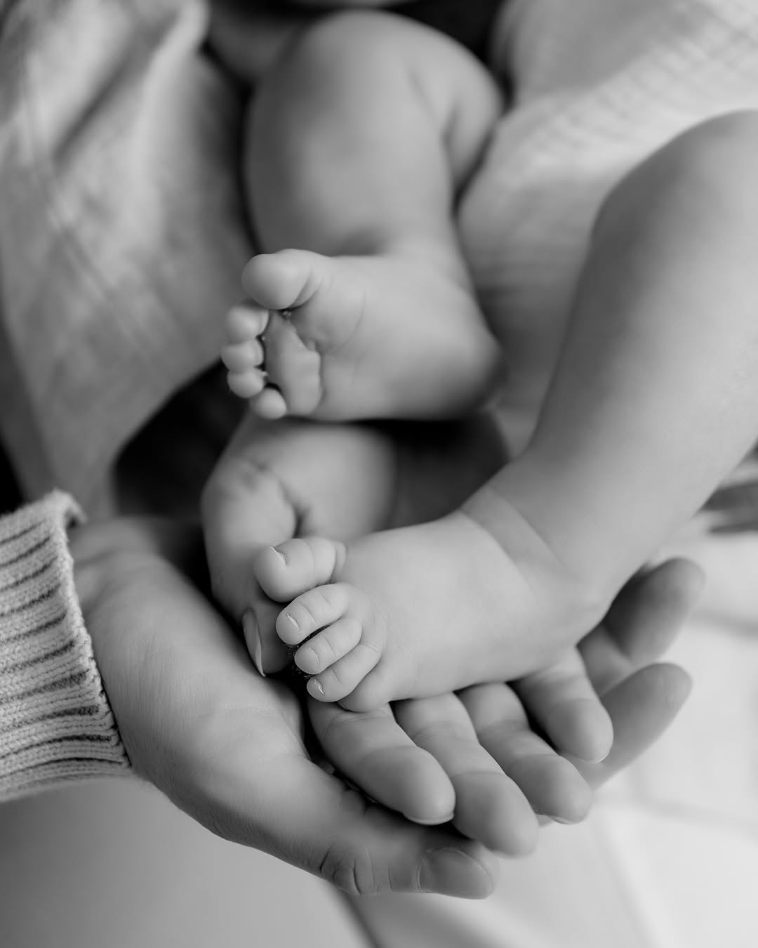 Há detalhes que um dia vão significar tudo.Quando pensamos em fotografias de bebé, pensamos logo (4)